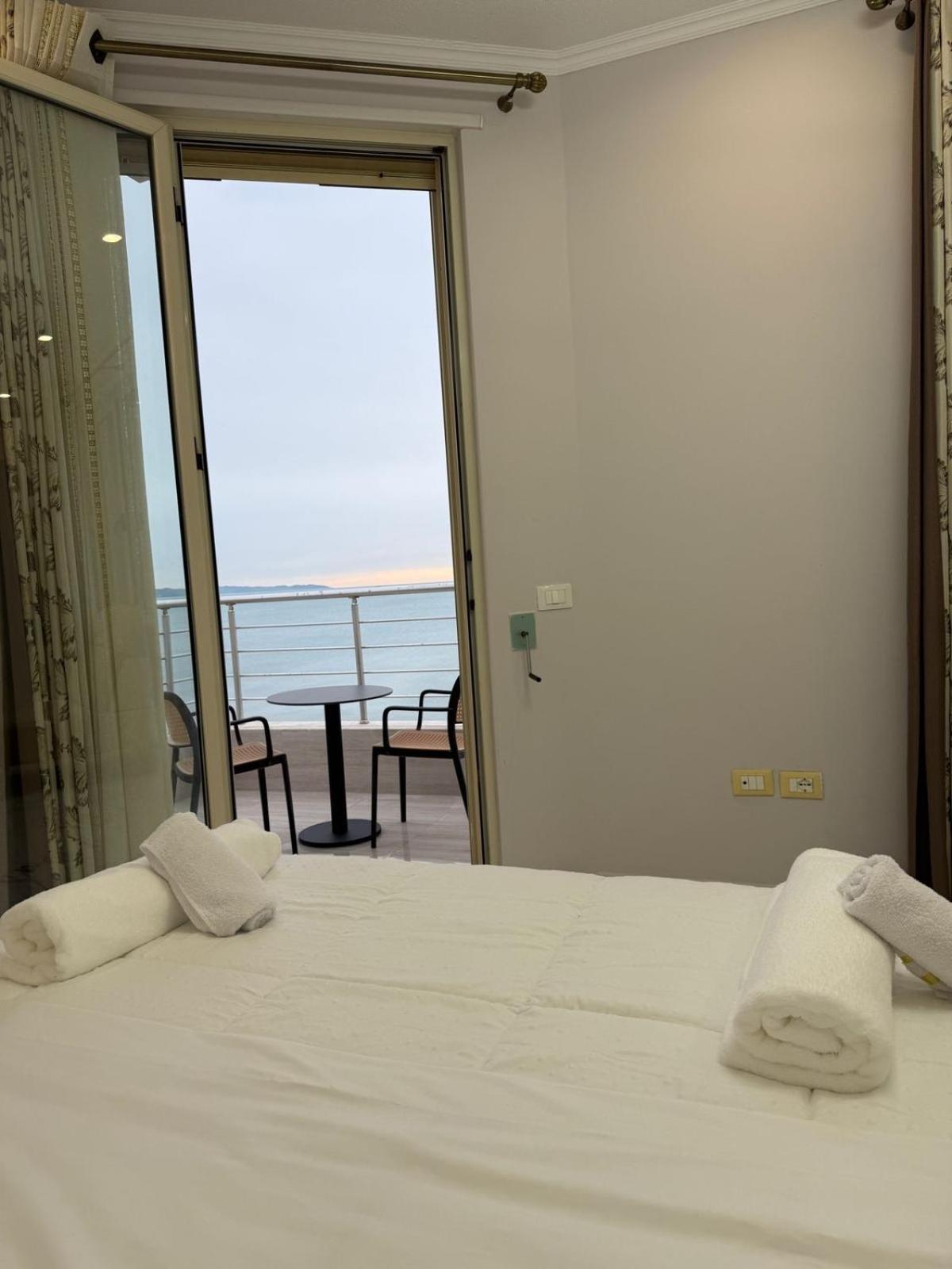 Luxuryseaview Apartment Durrës Exteriör bild